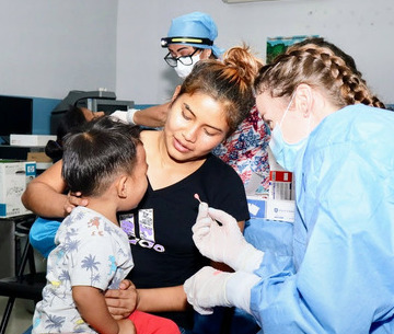 Global medical brigades student tending to patient