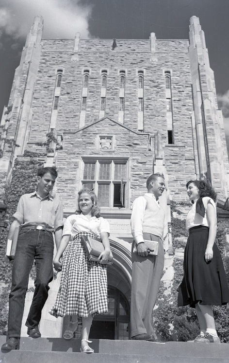 Black and white photo of UTulsa students at McFarlin Library in the 1950s